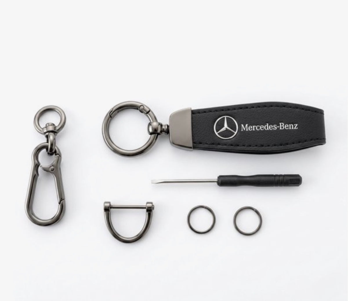Obesek Mercedes-Benz s črnim trakom, karabinom, D-sponko, dvema obročkoma za ključe in izvijačem